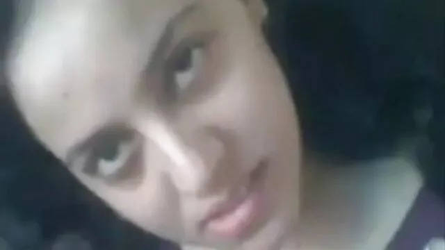Une belle brune en lingerie sexy film x echangiste fouettera dans un anal étroit