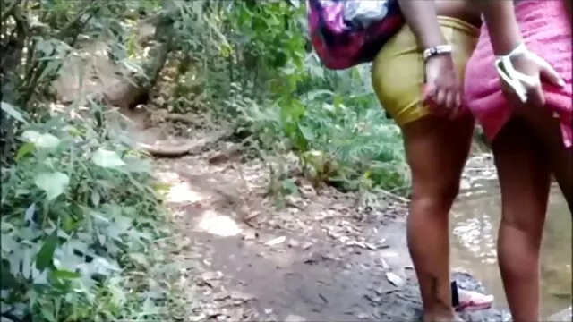 Un beau brutal lèche la chatte d'une blonde aux gros seins et la film porno et video baise