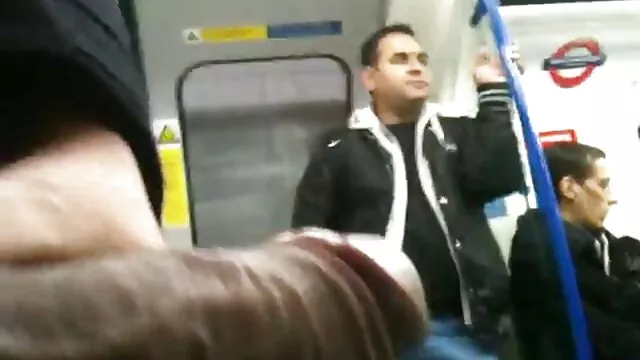 Le mec est entré dans le magasin où il a été rencontré par deux jeunes vendeuses anxieuses, qui ont séduit porno video film gratuit le gars et l'ont baisé sur le comptoir
