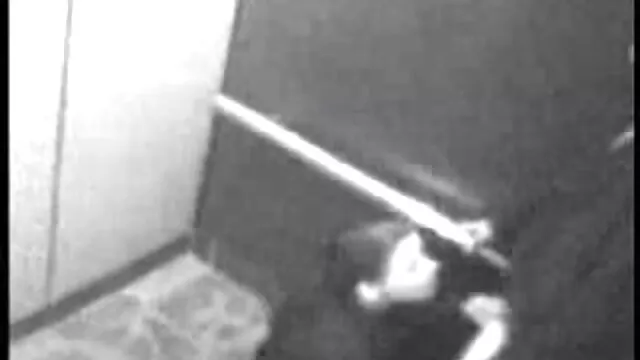 Un homme noir gonflé avec une grosse bite baise une jolie fille video porno francaises gratuites asiatique en anal serré