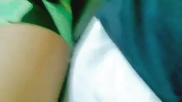 Le mec baise film x gratuit vidéo et prend des photos de deux libertins