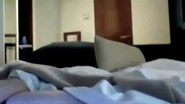 Une jeune brune aux video x gratuit hd petits seins baise avec un mec et avale beaucoup de sperme