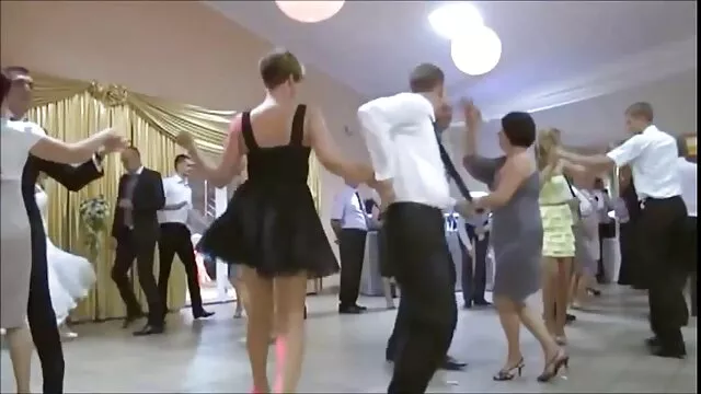 Cette video porno francais complet fête est pleine de lesbiennes et maintenant c'était à leur tour de s'amuser, elles ont sauté sur scène et ont montré aux invités ce qu'est une vraie orgie lesbienne