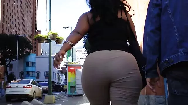Une jeune brune se video xxx streaming gratuit fait tremper de sperme pour la première fois