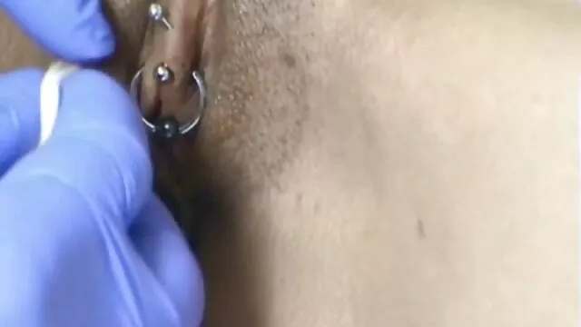Une jeune salope voit une video gratuite film x si grosse bite pour la première fois