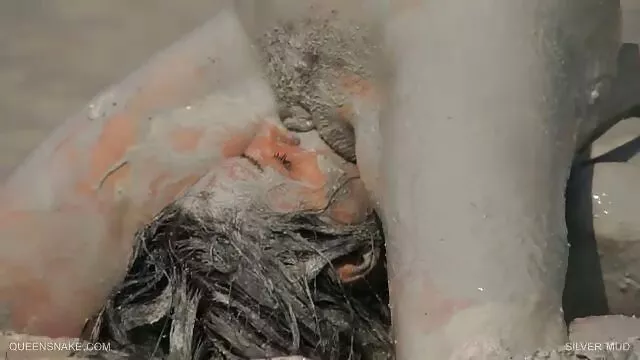 Mari et femme lèchent la chatte de leur copine video x pour femme