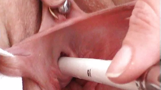 Une blonde aux yeux bleus se masturbe le trou du film porno video francais cul et se fait sodomiser