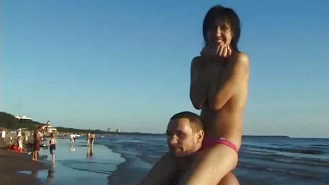 Une brune aux gros seins passionnée baise dans la chatte et films x vidéos x se termine doucement