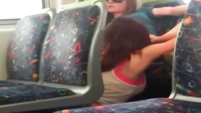Noirs xxx vidéo fr avec de longues bites baisent dans une petite miette anale maigre
