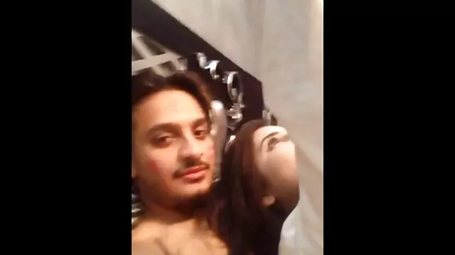 Deux couples sexy ont échangé des filles et baisé sur le lit video 3 xxx gratuit