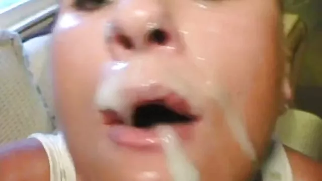 Sexy lesbiennes aux gros seins dans la même lingerie lécher la chatte film porno couple echangiste