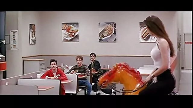 Une salope, sans plus tarder, posa l'autre sur la table, écarta les jambes et se mit à sucer une film porno gratuit en vidéo délicieuse chatte