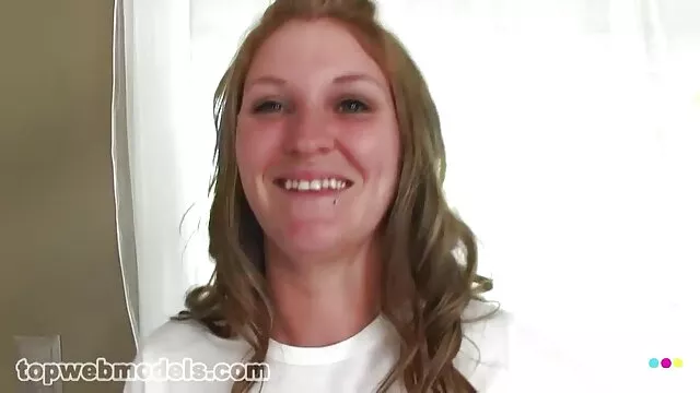 La chienne chaude Lucy prend une grosse bite en anal voir video x gratuit et la suce