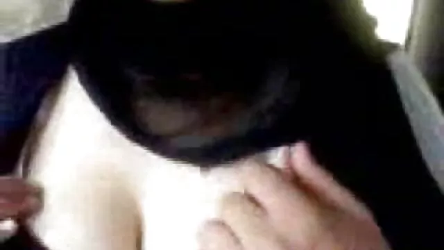 Hot Lisa film porno avec grosse Ann et Nikki Benz partagent une bite pour deux