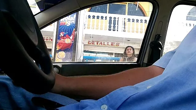 Poussin sexy avec de beaux seins suce le pénis film vidéo x gratuit à l'envers