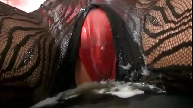 Une jeune salope se retrouve à profusion sous un jet de sperme video porno gratuit a voir
