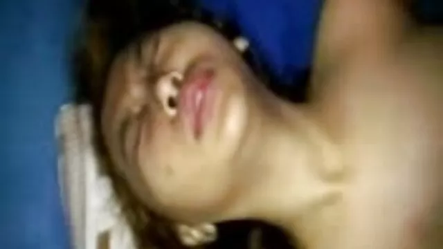 De jeunes film video x gratuit beautés dépravées se sont aspergées d'huile et ont organisé un beau trio