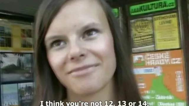 Blondie est tombée à genoux devant un homme noir et a eu la bite hamster video porno gratuit noire dans la chatte