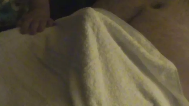 Bombasse au porno vintage streaming corps sexy reçoit des coups rapides dans la chatte