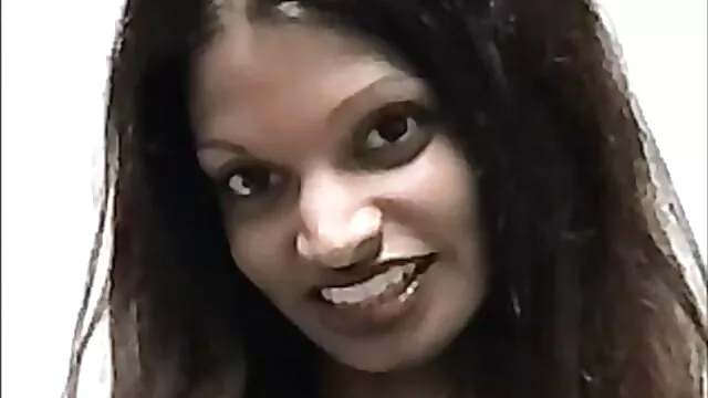 Horny extrait de film porno Horny Brother a persuadé sa demi-soeur d'avoir des relations sexuelles