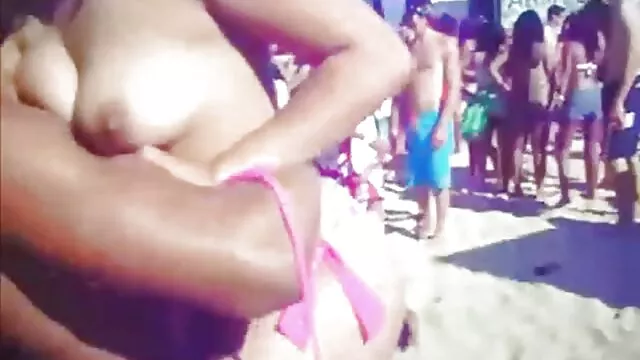 Les putes étaient complètement video porno gratuit français folles, elles voulaient quelque chose de nouveau et de fou, et au lieu d'un pénis, leurs paumes sont entrées en action. Les chiennes ont vraiment aimé se battre dans toutes les fissures