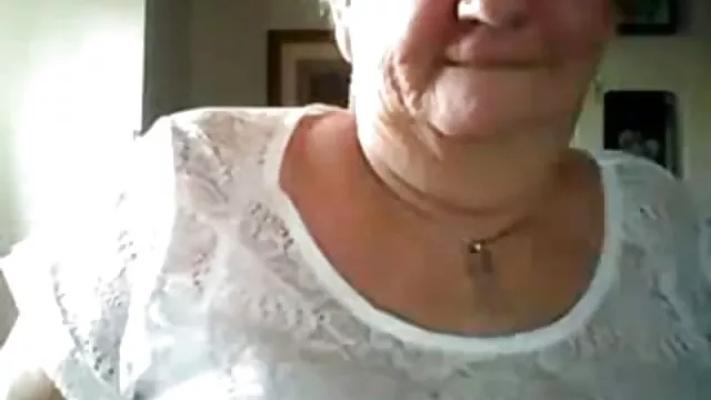 Rebecca des vidéos xxx Bardoux se fait sodomiser avec un bel homme noir