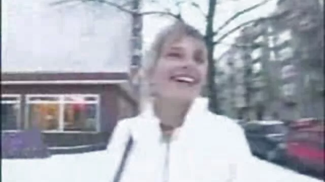 Nigga je veux le vidéo x lèche la chatte rasée à sa pute