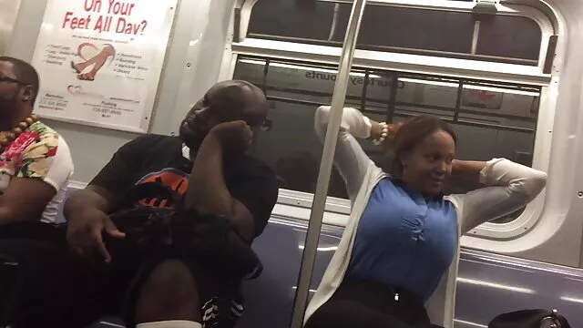 Ayant réalisé une pipe passionnée d'une blonde aux gros seins belle et obscène, video film x vintage le farceur impudent décide de ne pas s'arrêter là et a impitoyablement une femme chaude dans sa chatte serrée
