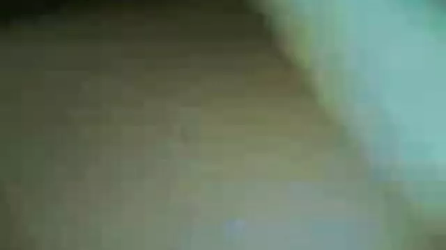 Le mari video x amateur voyeur filme sa femme en train de sucer la bite de son voisin