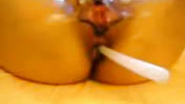 Belle flic blonde rend visite aux video x fille black lesbiennes en service