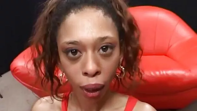 Deux putes adorent lécher le cul d'un chien xxx vidéo africaine